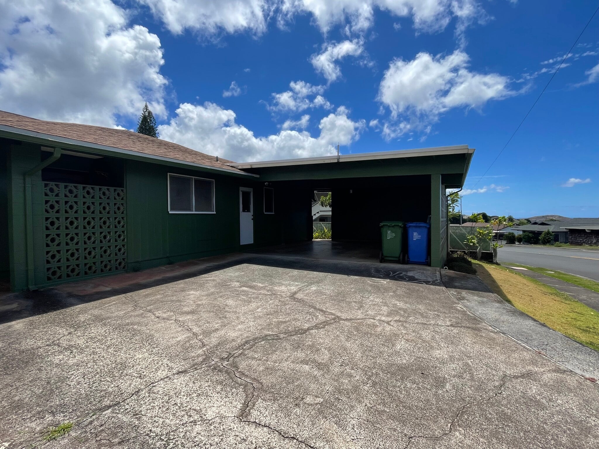 Building Photo - 99-002 Kaamilo St