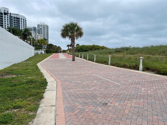 Building Photo - 5825 Collins Ave