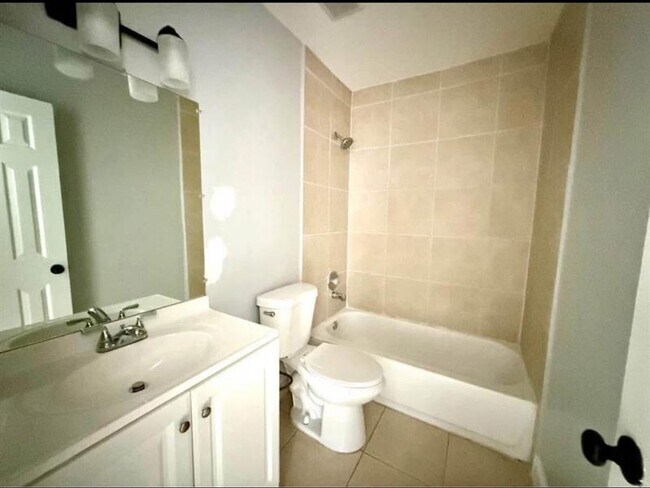 Building Photo - 3020 SE 2nd St