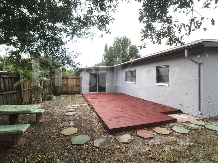 Building Photo - 8035 Robin Rd