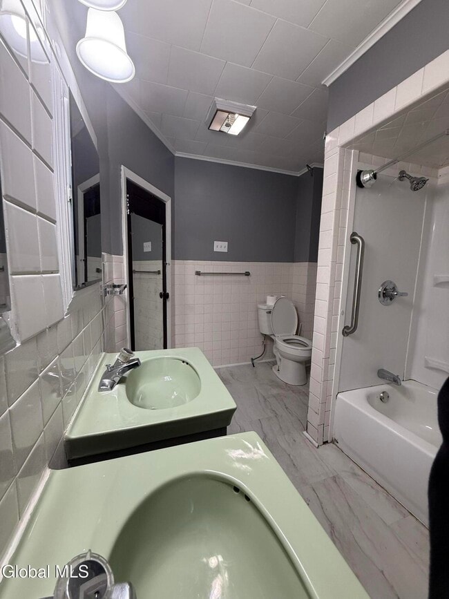 Building Photo - 4 Yale St