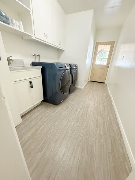 Building Photo - 25446 Lane St