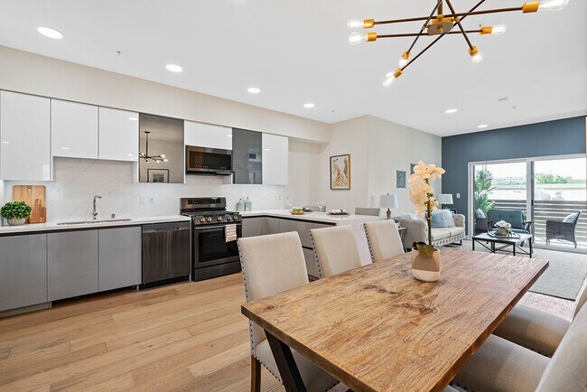 Dinning/Kitchen - 820 S Wilton Pl