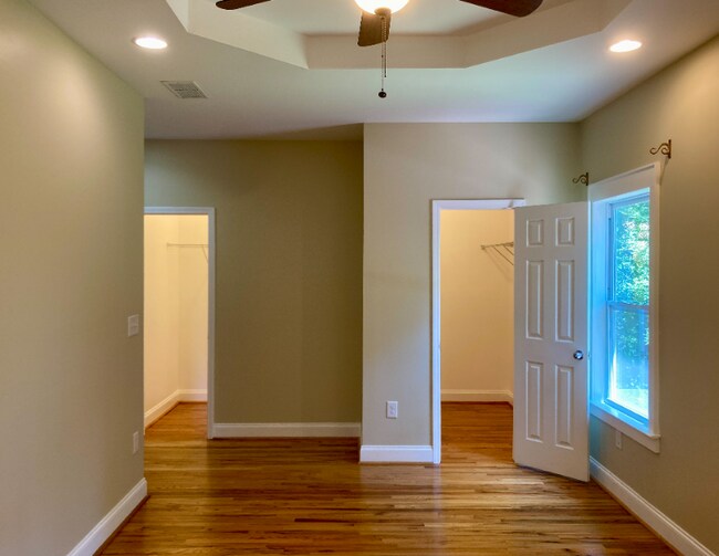 Building Photo - 684 Grady Pl SW