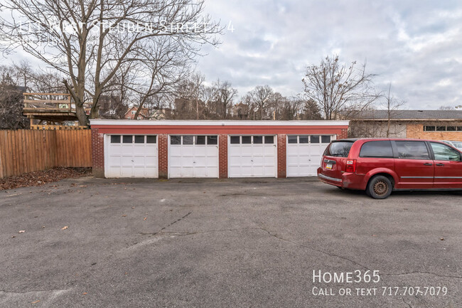 Building Photo - Cozy Urban Living: Charming 2 Bedroom Unit...