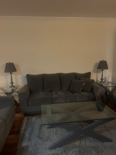 Building Photo - 413 Swallow Dr