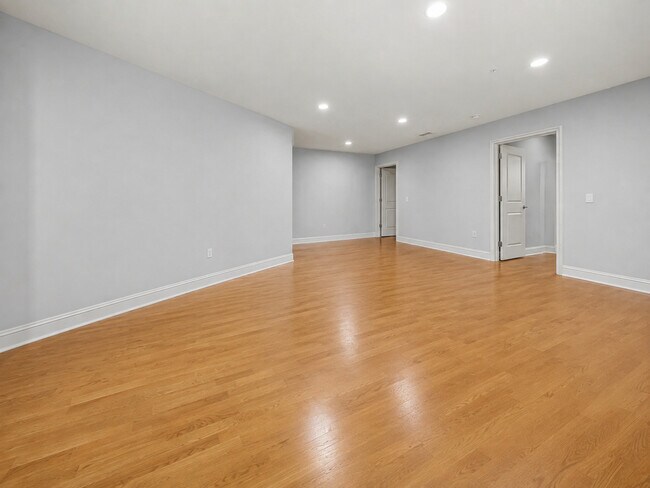 Building Photo - 850 N Lake Shore Dr