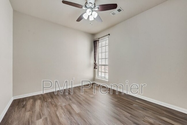 Building Photo - 2900 N Umberland Dr