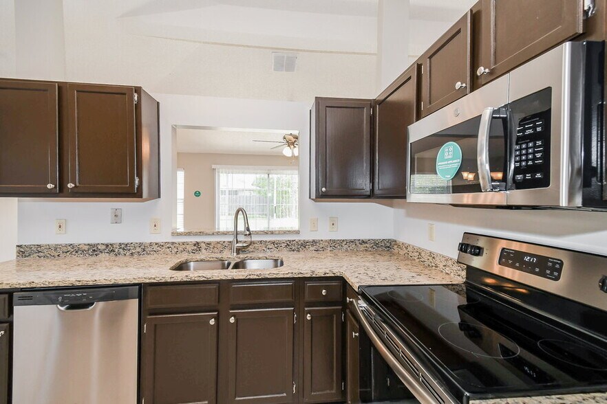 Building Photo - 809 Long Lake Dr