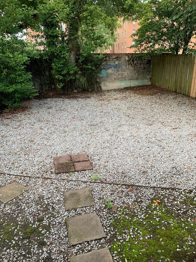 Building Photo - 122 St Philip St