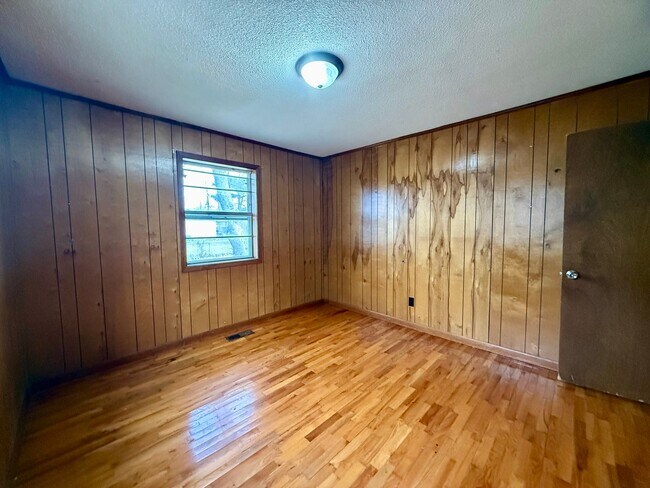 Building Photo - 4 Bedroom/1.5 Bathroom Home in Paragould AR - $1,275/month