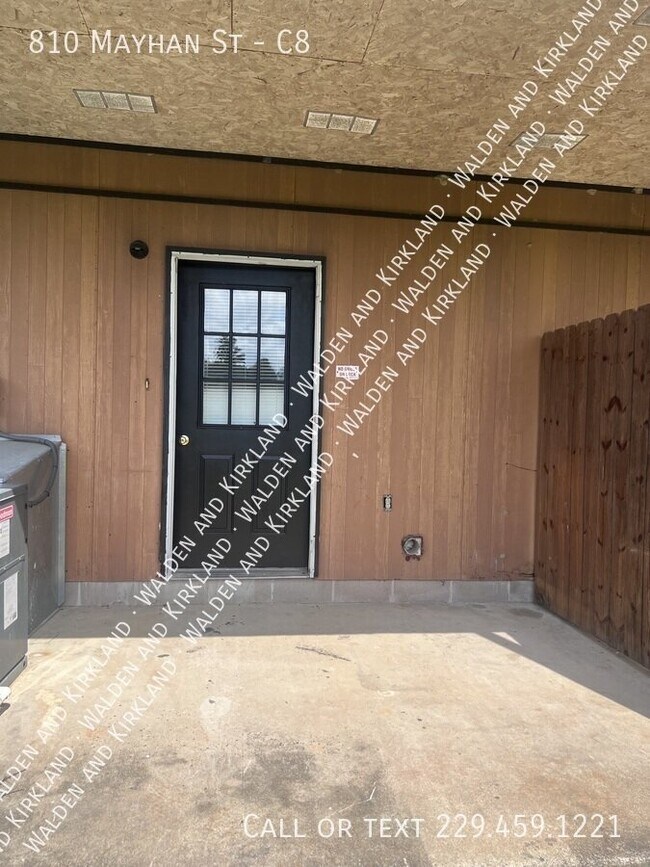 Building Photo - 810 Mayhan St