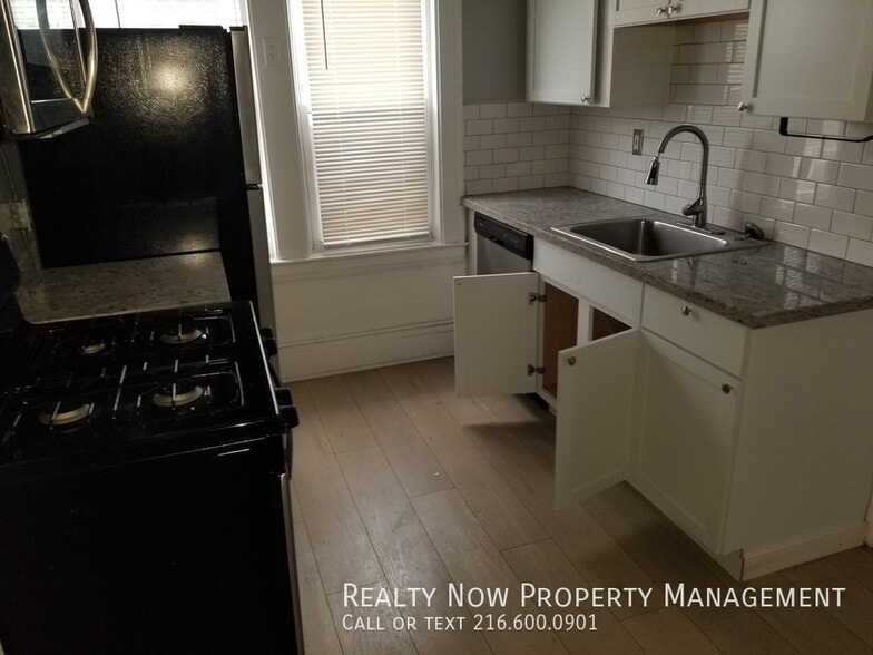 Building Photo - 11871 Lake Ave