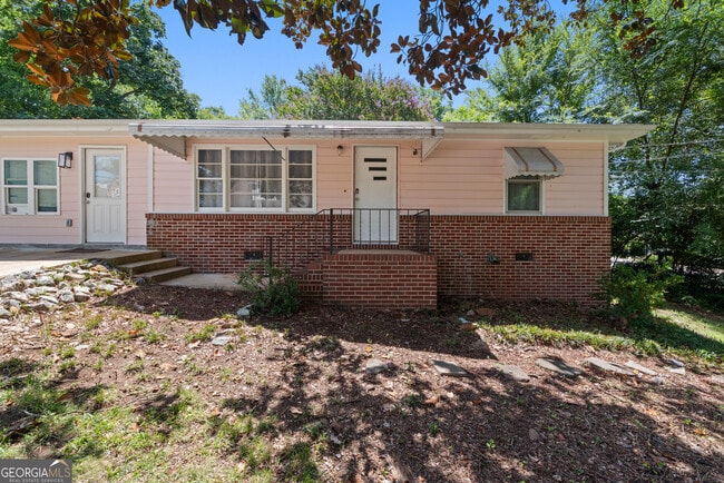 Building Photo - 595 S Poplar St