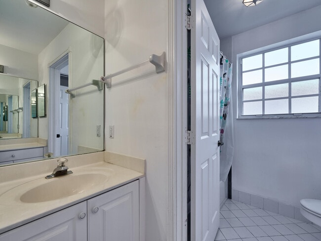 Building Photo - 2067 Cezanne Rd