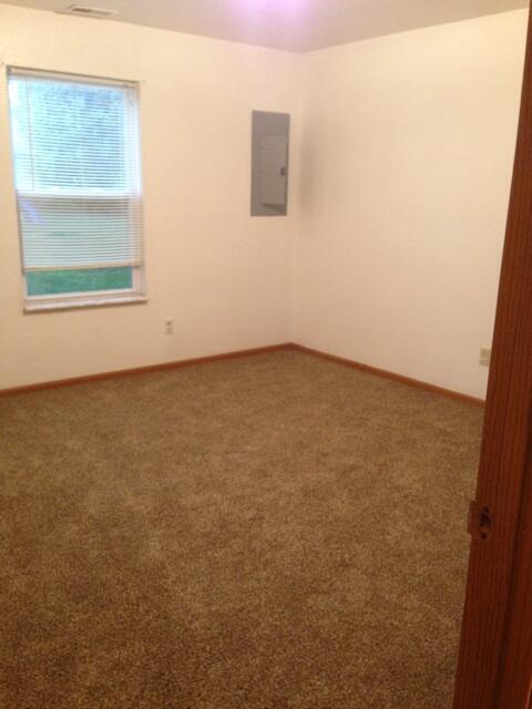 Building Photo - 2504 Carnation Dr
