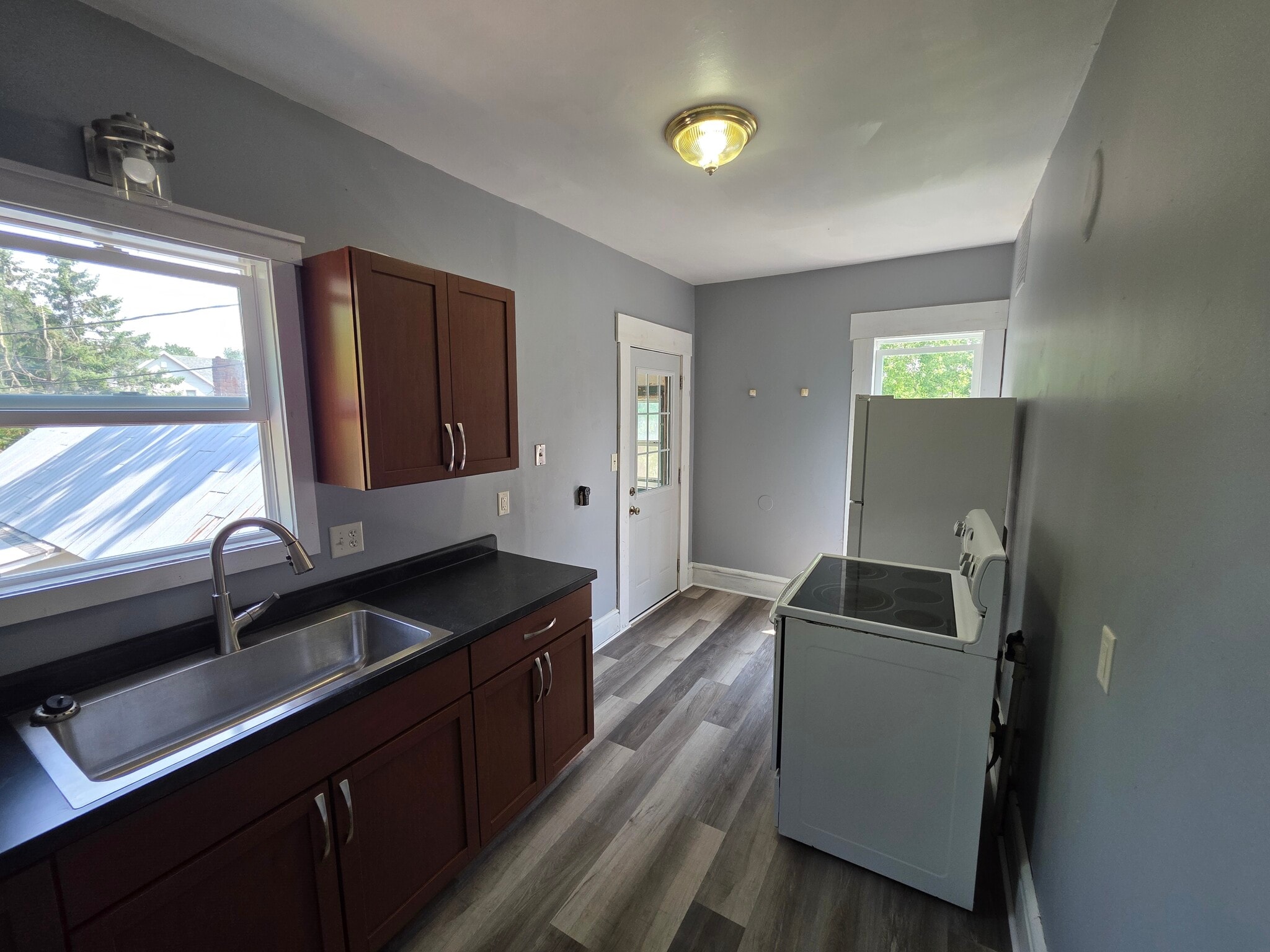 Building Photo - 456 1/2 Platt St