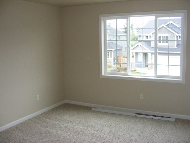 Building Photo - 4 bedroom plus a den in Puyallup