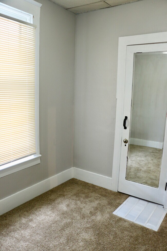 Main Level Bedroom - 232 Lincoln St