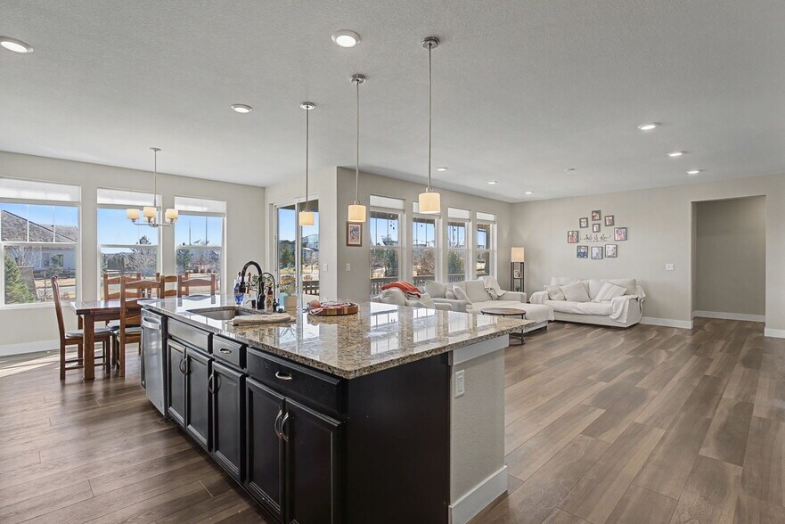 Building Photo - 2102 Summerlin Ln