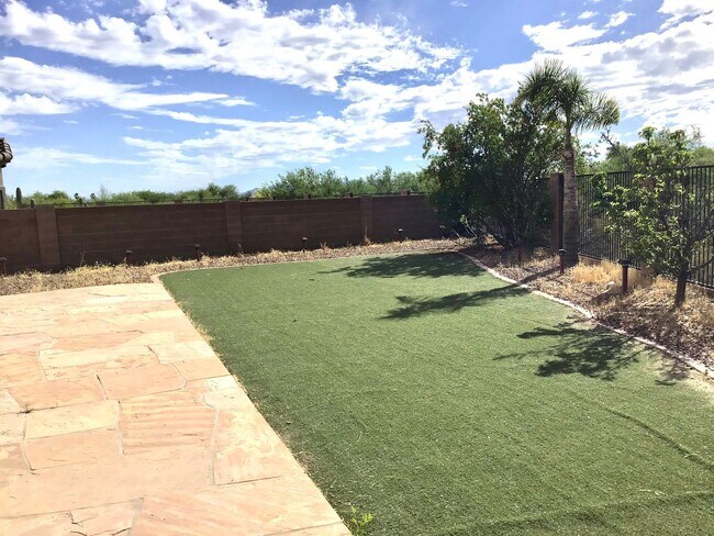 Building Photo - 5 Bdrm, 3 Full bath, clean nice home in Oro Valley-La Canada & Naranja