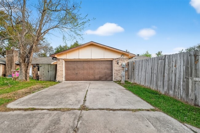 Building Photo - 14034 Lourdes Dr