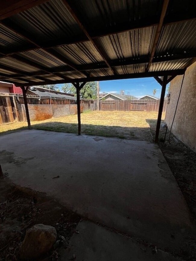 Building Photo - 5800 Midas St