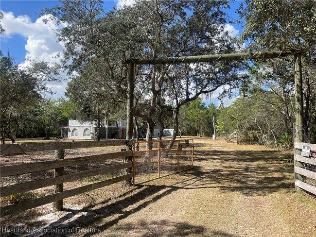 Building Photo - 9125 Markland Ln