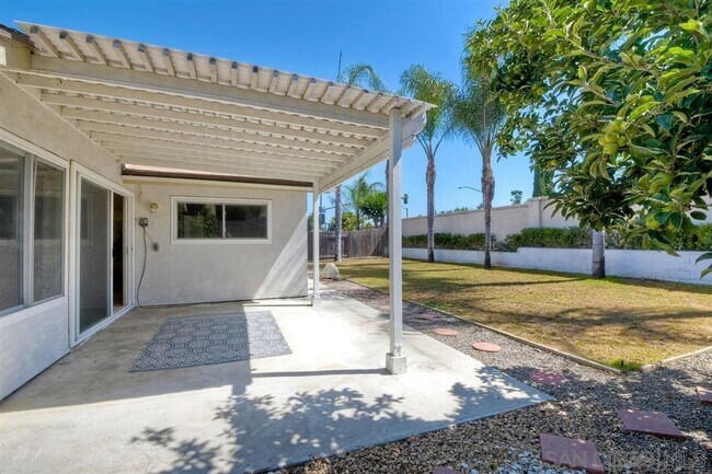 Building Photo - Move-In Ready 3 Bedroom Home with Bonus Ro...