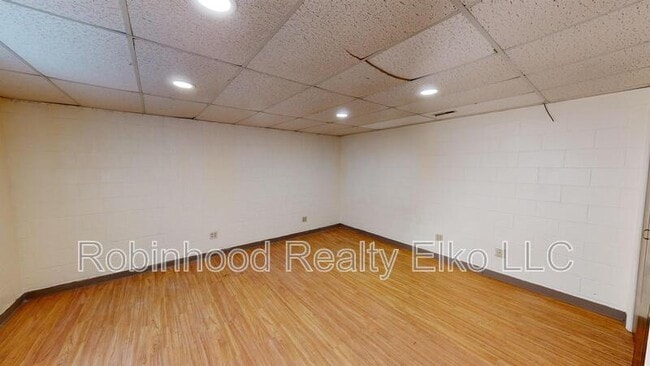 Building Photo - 674 1/2 N. Cedar Street