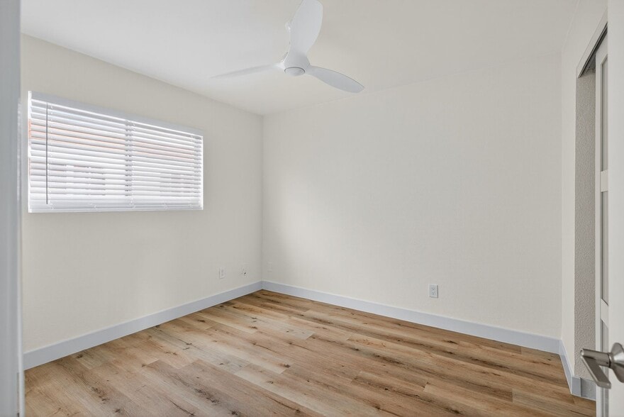 Building Photo - 921 Alamitos Ave