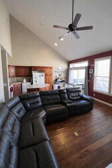Building Photo - 15 2200 S