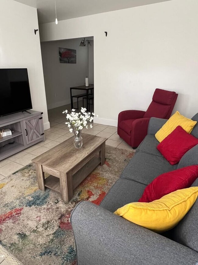 Building Photo - 2228 Riverland Dr