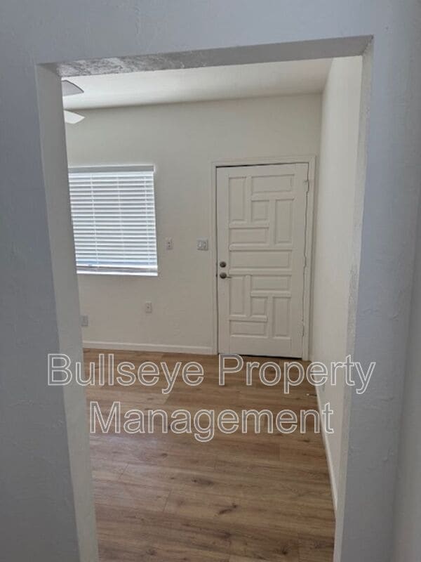 Building Photo - 1302 E Maddock Rd