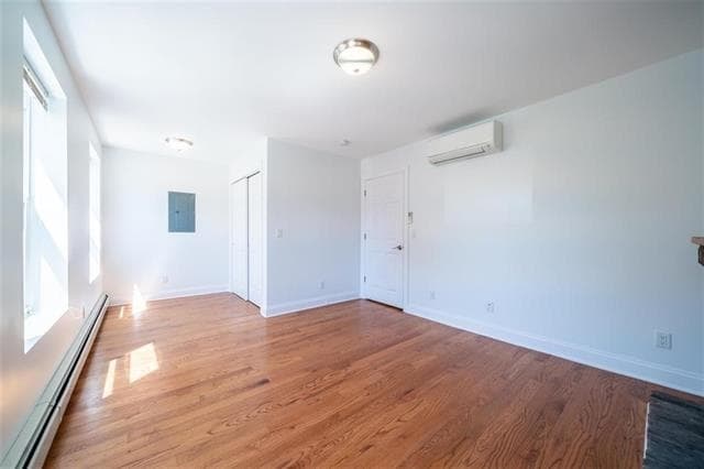 Building Photo - 210 5th St