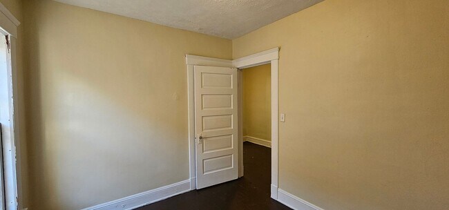 Building Photo - 1280-1280 Marlowe Ave