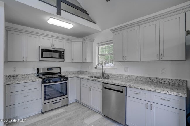 Building Photo - 1076 Lilinoe Way