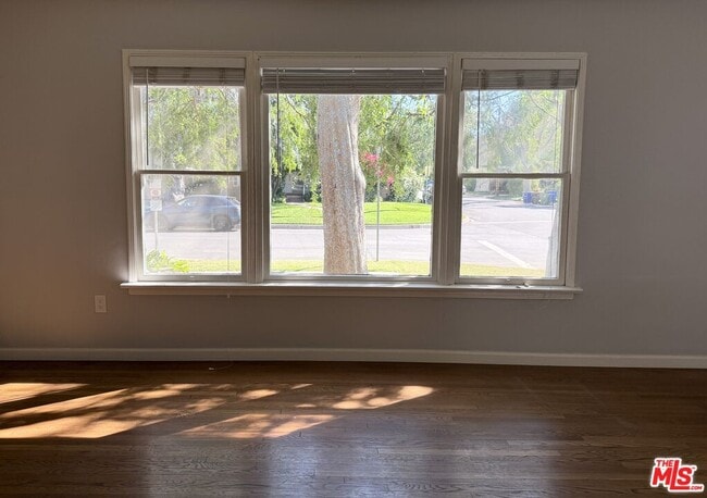 Building Photo - 11527 Albers St