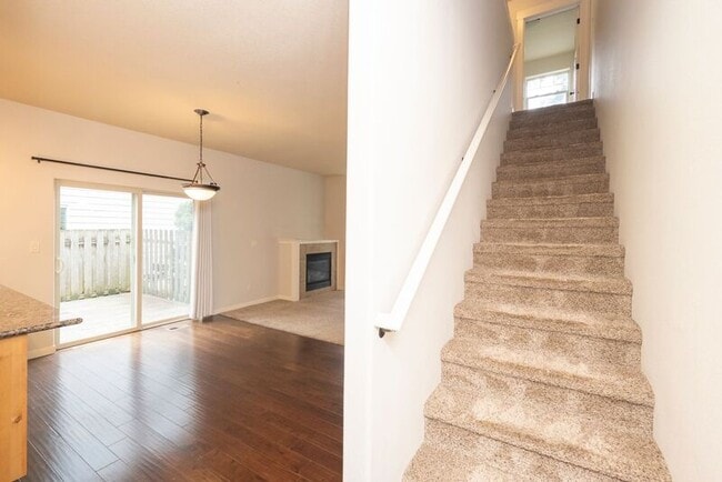 Building Photo - 14170 NE Flanders Ct