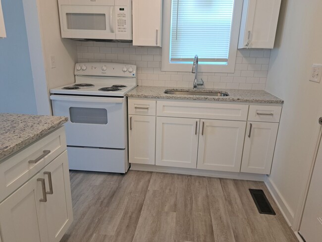 Building Photo - Your New Home at Park South