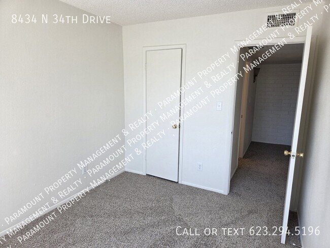 Building Photo - 8434 N 34th Dr