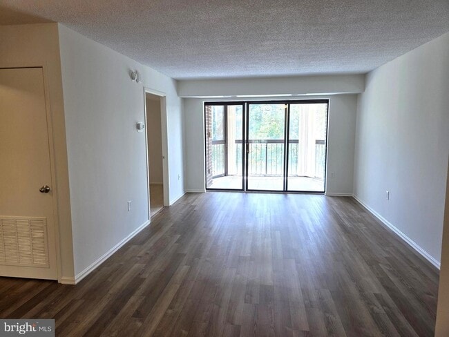 Building Photo - 15107 Interlachen Dr
