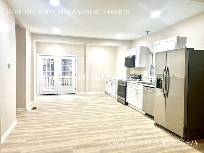 Building Photo - 147 Dixon Cir