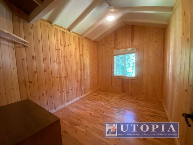 Building Photo - Gorgeous 4-bedroom, 2-bathroom Forest Lake Home with Deck, Office & Scenic Redwood Views