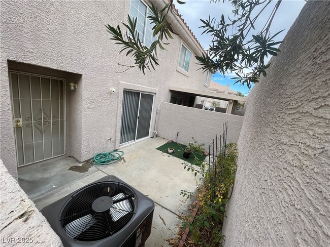 Building Photo - 502 Quail Bird Pl