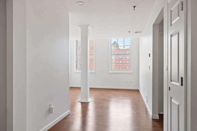 Building Photo - 57 Washington St