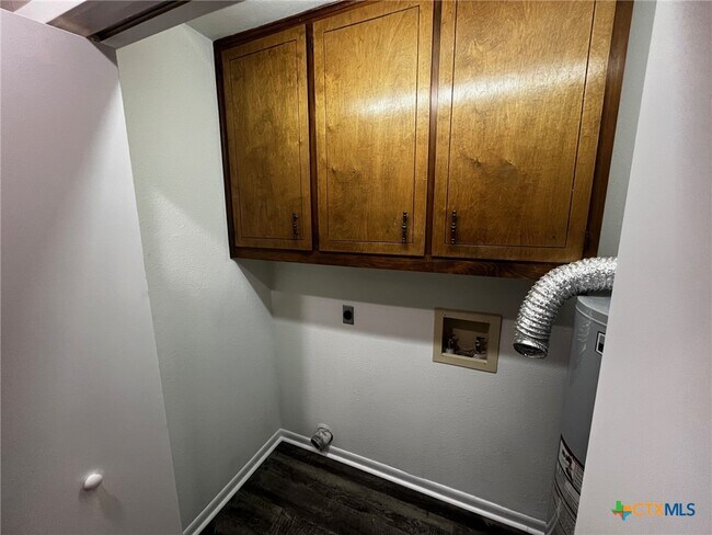 Building Photo - 526 Rattan Dr
