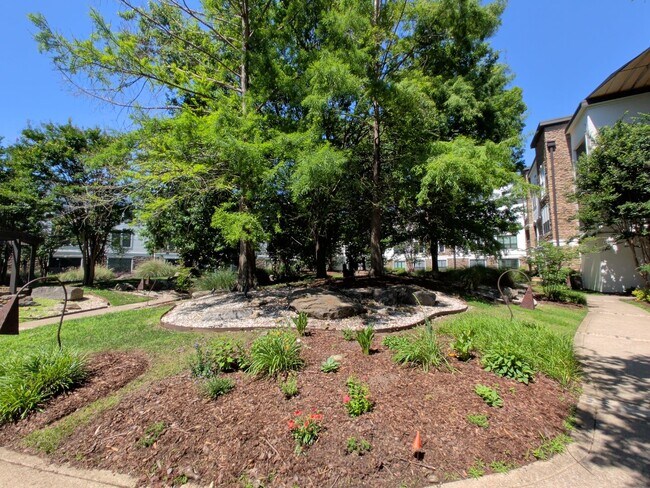 Building Photo - 2-Bed/2-Bath in Green Hills/Hillsboro Village
