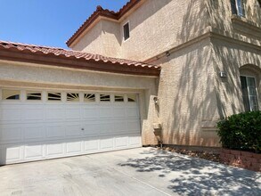 Building Photo - 4 bedroom 3 bath centrally located home