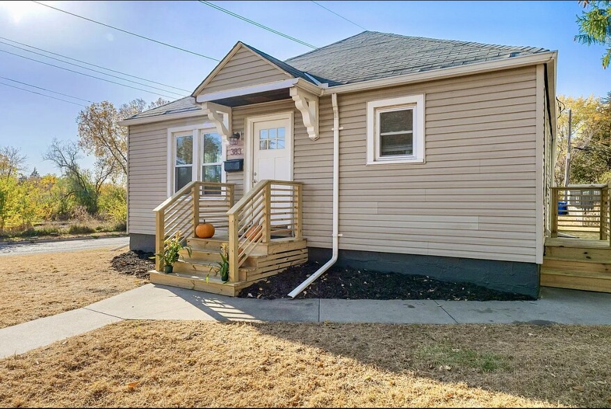 Primary Photo - 383 Dewey St